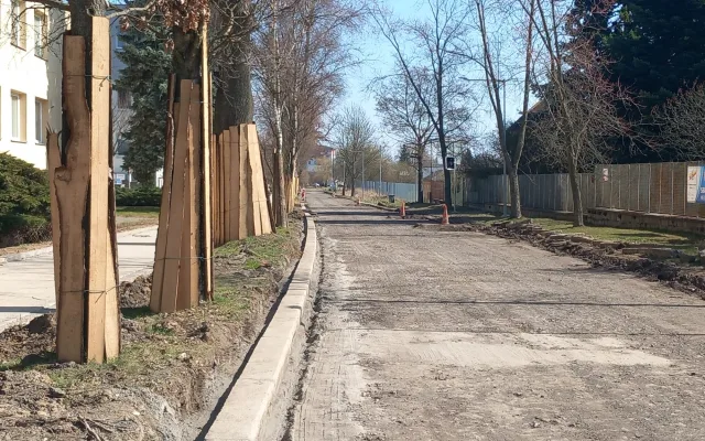 FOTO: Rantířovská ulice je opět rozkopaná. Velký problém to je i pro jihlavskou prádelnu