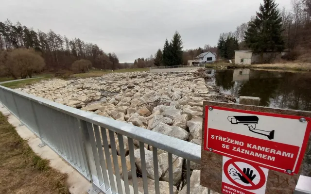 VIDEO, FOTO: Unikátní skluz pro ryby zabodoval: jez u Luk nad Jihlavou je stavbou roku
