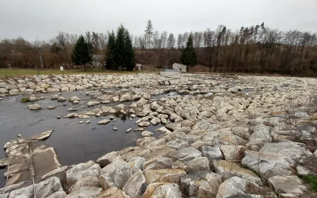 VIDEO, FOTO: Unikátní skluz pro ryby zabodoval: jez u Luk nad Jihlavou je stavbou roku