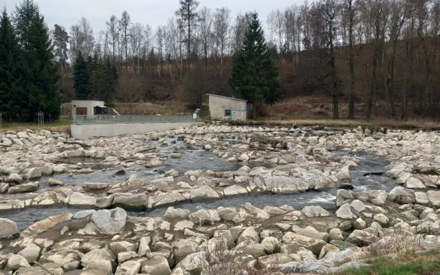 VIDEO, FOTO: Unikátní skluz pro ryby zabodoval: jez u Luk nad Jihlavou je stavbou roku