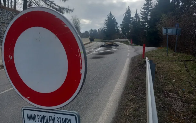 FOTO: Brtnice odříznutá od světa. Zavřené jsou trasy na Třebíč, Luka i Panskou Lhotu