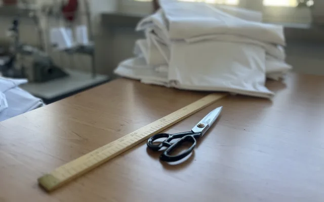 FOTO: Tady se pere pro nejlepší hotely v zemi. Jihlavská prádelna jede naplno