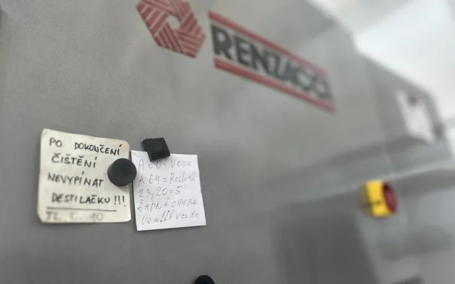 FOTO: Tady se pere pro nejlepší hotely v zemi. Jihlavská prádelna jede naplno