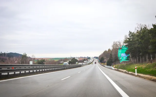D1 na Vysočině slaví 50 let. Půlstoletí připomínají úseky u Měřína a Meziříčí