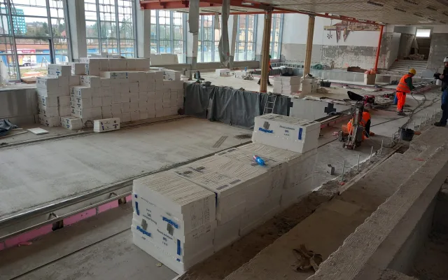 VIDEO, FOTO: Rekonstrukce bazénu Rošického míří do finále. Plavce přivítá už v srpnu