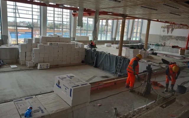 VIDEO, FOTO: Rekonstrukce bazénu Rošického míří do finále. Plavce přivítá už v srpnu