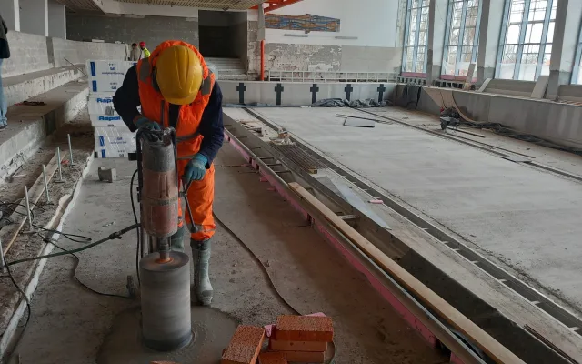 VIDEO, FOTO: Rekonstrukce bazénu Rošického míří do finále. Plavce přivítá už v srpnu