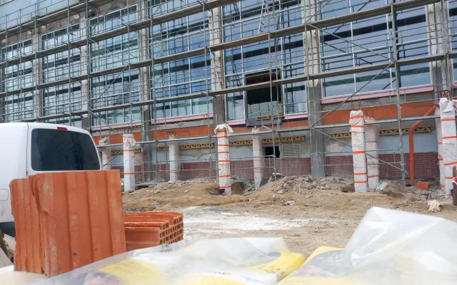 VIDEO, FOTO: Rekonstrukce bazénu Rošického míří do finále. Plavce přivítá už v srpnu