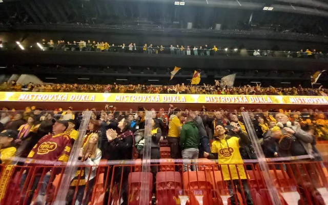 VIDEO, FOTO: Dukla Jihlava obhájila mistrovský titul. Oslavy na ledě byly bujaré