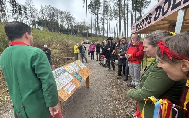 Den proti úložišti: V lokalitě Hrádek otvírali studánky. Vrtáka vyhnaly lesní víly