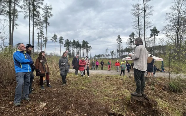 Den proti úložišti: V lokalitě Hrádek otvírali studánky. Vrtáka vyhnaly lesní víly