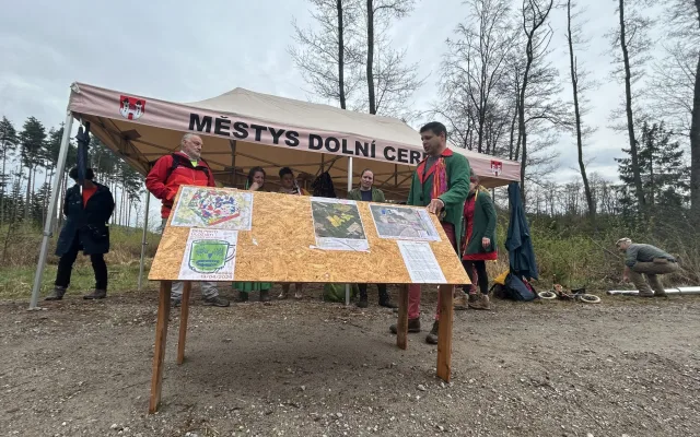 Den proti úložišti: V lokalitě Hrádek otvírali studánky. Vrtáka vyhnaly lesní víly