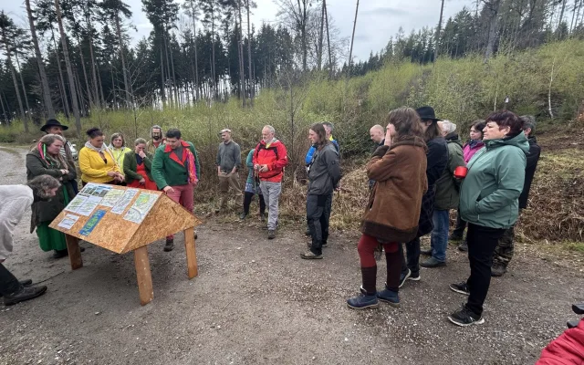 Den proti úložišti: V lokalitě Hrádek otvírali studánky. Vrtáka vyhnaly lesní víly