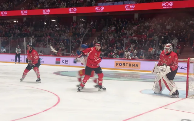 ON-LINE: Zápas hokejové reprezentace v Horácké aréně začal poplachem, Česko vede 2:0