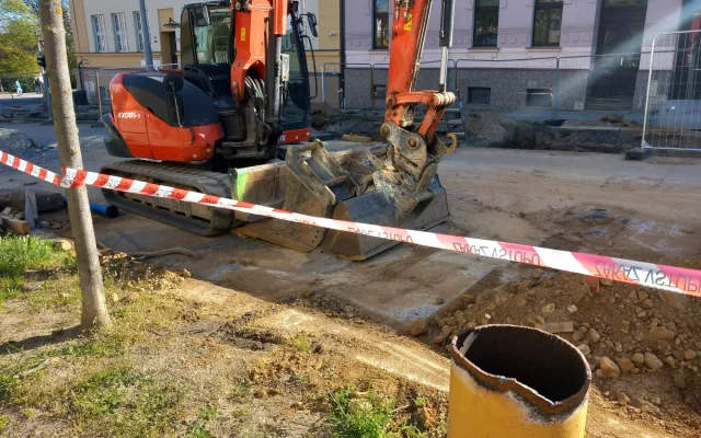 FOTO: Dopravní komplikace v centru Jihlavy: Třída Legionářů je neprůjezdná