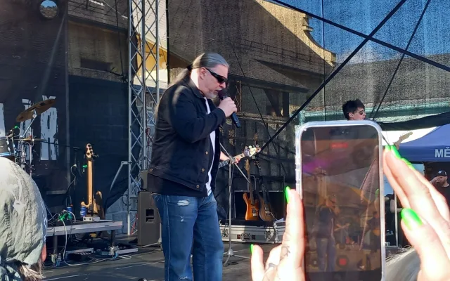 FOTO, VIDEO: Petr Kolář přilákal na Májovku do Luk nad Jihlavou stovky fanoušků
