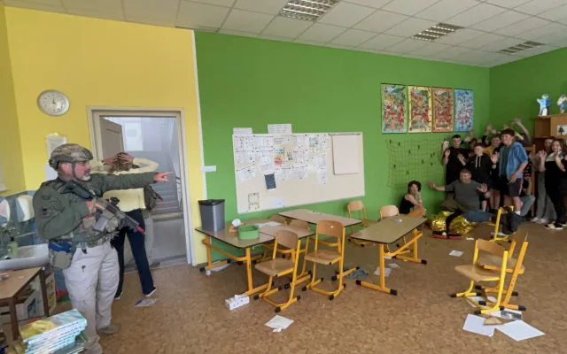 Dým, výstřely, zranění. Škola v Dolní Cerekvi dnes zažila krizové cvičení