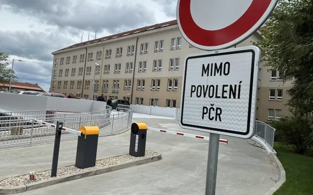 VIDEO: Policisté v Jihlavě mají nový parkovací dům za 70 milionů. Nahlédněte dovnitř