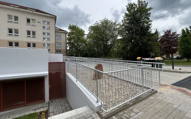 VIDEO: Policisté v Jihlavě mají nový parkovací dům za 70 milionů. Nahlédněte dovnitř