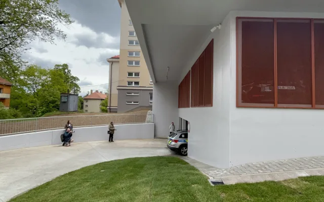 VIDEO: Policisté v Jihlavě mají nový parkovací dům za 70 milionů. Nahlédněte dovnitř