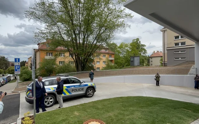 VIDEO: Policisté v Jihlavě mají nový parkovací dům za 70 milionů. Nahlédněte dovnitř