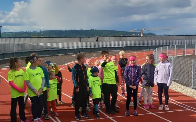 VIDEO, FOTO: Střecha Horácké arény patřila dětem, konaly se tam závody