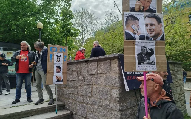 ON-LINE: I Jihlava se připojila k pochodu na podporu médií. Lidé směřují na náměstí