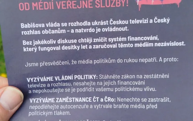 ON-LINE: I Jihlava se připojila k pochodu na podporu médií. Lidé směřují na náměstí