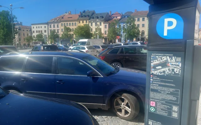 Parkování v Jihlavě XXXV.: Pro parkující u pošty bude zítřejší sobota poslední placenou