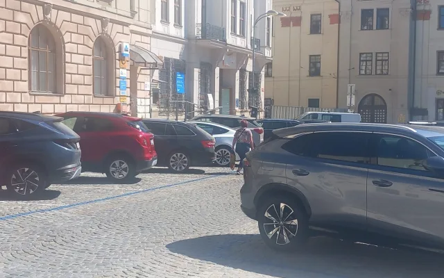Parkování v Jihlavě XXXV.: Pro parkující u pošty bude zítřejší sobota poslední placenou