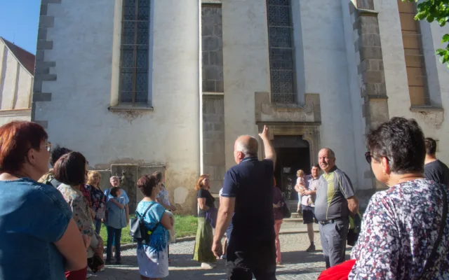 VIDEO, FOTO: Historie, hudba i zvony. Noc kostelů přilákala do Telče řadu návštěvníků