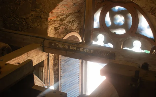 VIDEO, FOTO: Historie, hudba i zvony. Noc kostelů přilákala do Telče řadu návštěvníků