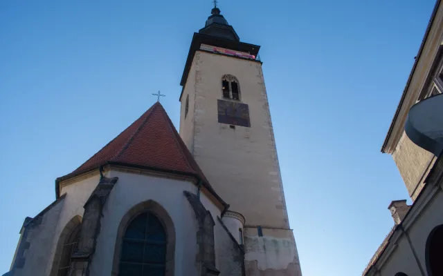 VIDEO, FOTO: Historie, hudba i zvony. Noc kostelů přilákala do Telče řadu návštěvníků