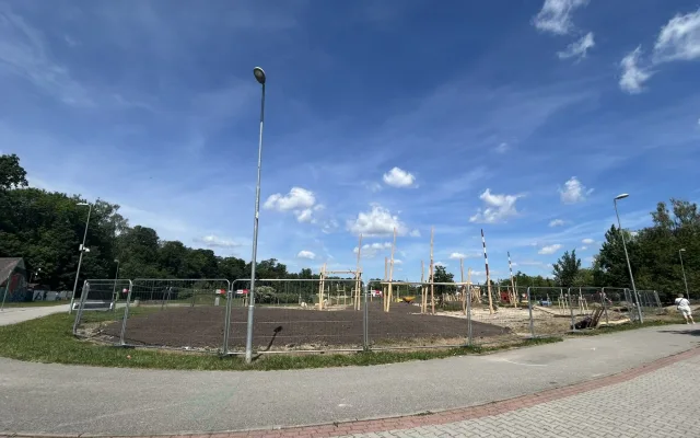 VIDEO: Stavba nového hřiště v Jihlavě jde do finiše. Stín zajistí kryté přístřešky