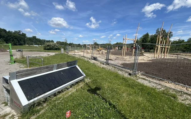 VIDEO: Stavba nového hřiště v Jihlavě jde do finiše. Stín zajistí kryté přístřešky