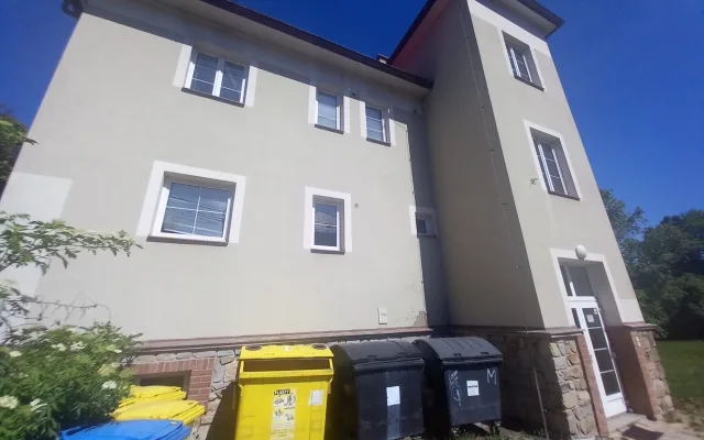 FOTO: Dostavba kolejí v Jihlavě se prodlužuje, studenti mohou zůstat na Brtnické