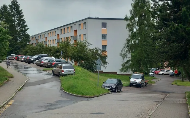 Parkování v Jihlavě XXXVI.: Letos modré zóny nevzniknou nikde, prohlásil primátor