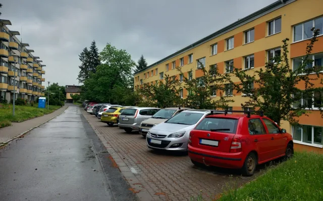 Parkování v Jihlavě XXXVI.: Letos modré zóny nevzniknou nikde, prohlásil primátor