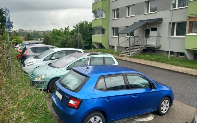 Parkování v Jihlavě XXXVI.: Letos modré zóny nevzniknou nikde, prohlásil primátor