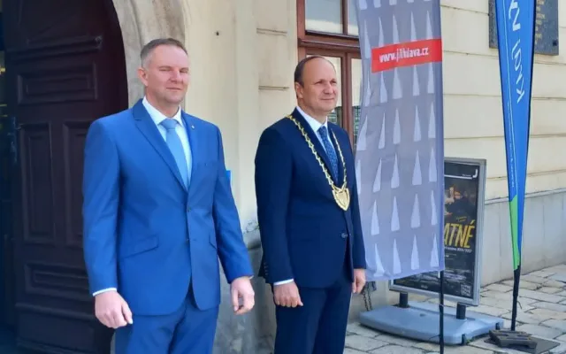 Prezident Petr Pavel s manželkou přijeli do Jihlavy. Bude diskutovat s vedením města