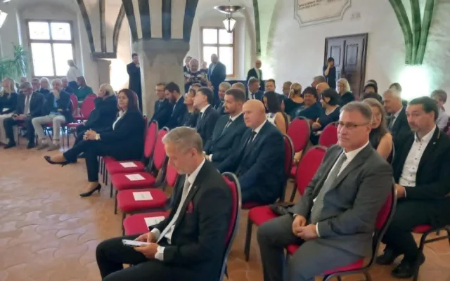 Prezident Petr Pavel s manželkou přijeli do Jihlavy. Bude diskutovat s vedením města