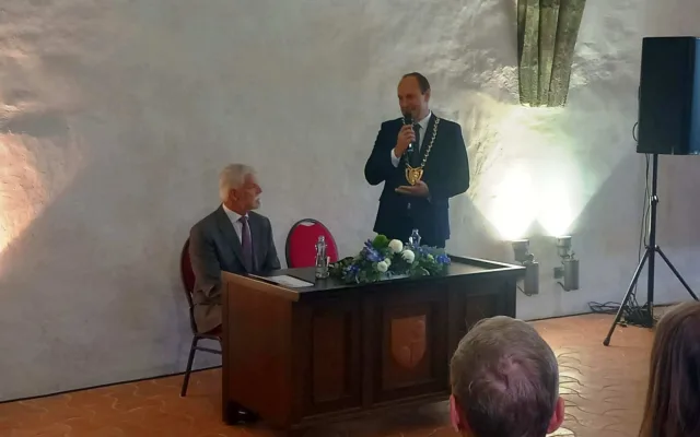 Prezident Petr Pavel s manželkou přijeli do Jihlavy. Bude diskutovat s vedením města