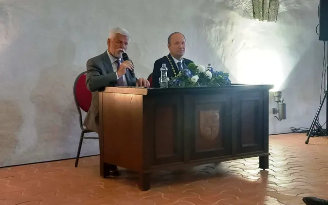 Prezident Petr Pavel s manželkou přijeli do Jihlavy. Bude diskutovat s vedením města