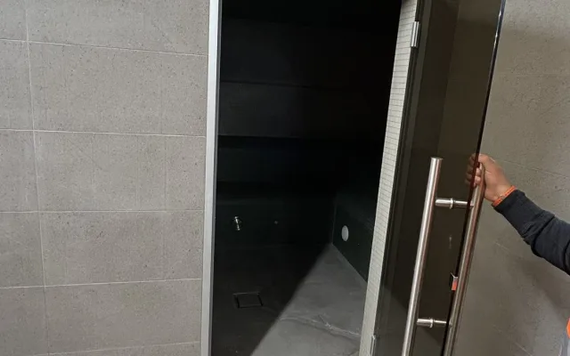 FOTO, VIDEO: Sauna pro 60 lidí i závěsný otočný krb. V Jihlavě vzniká Saunový svět