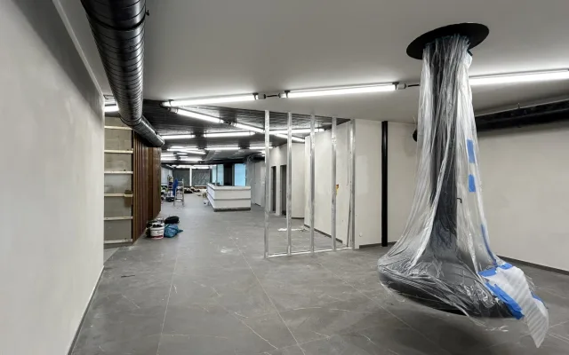 FOTO, VIDEO: Sauna pro 60 lidí i závěsný otočný krb. V Jihlavě vzniká Saunový svět