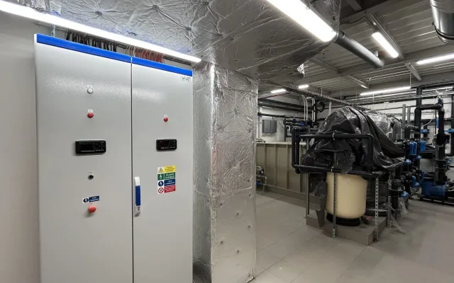 FOTO, VIDEO: Sauna pro 60 lidí i závěsný otočný krb. V Jihlavě vzniká Saunový svět
