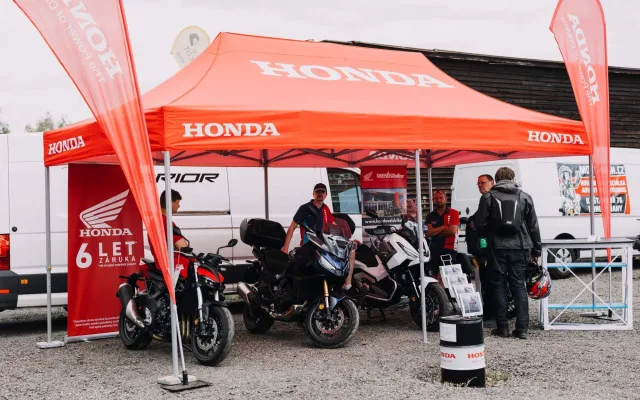 Motorkáři si ve Vysokém Mýtě vyzkoušejí to, co silnice nenabídne