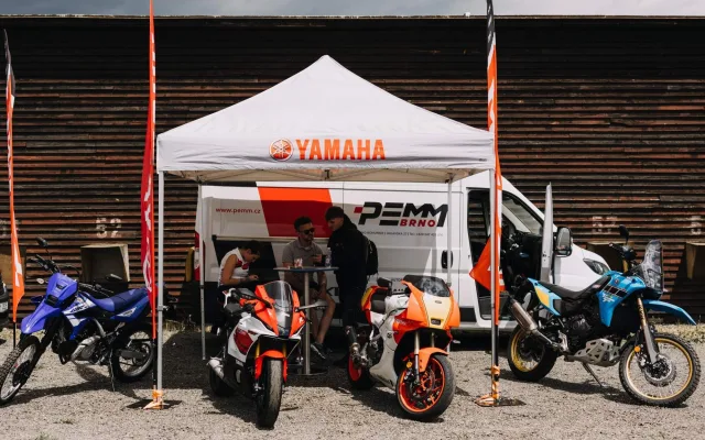 Motorkáři si ve Vysokém Mýtě vyzkoušejí to, co silnice nenabídne