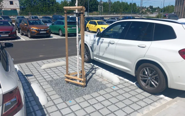Parkování v Jihlavě XXXVII.: Parkoviště u nádraží není jen pro cestující vlakem