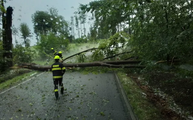 VIDEO: Bouřky dorazily na Vysočinu, velká voda se valí Hradební ulicí v Jihlavě